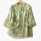 Damblus med broderade blommor och avslappnad