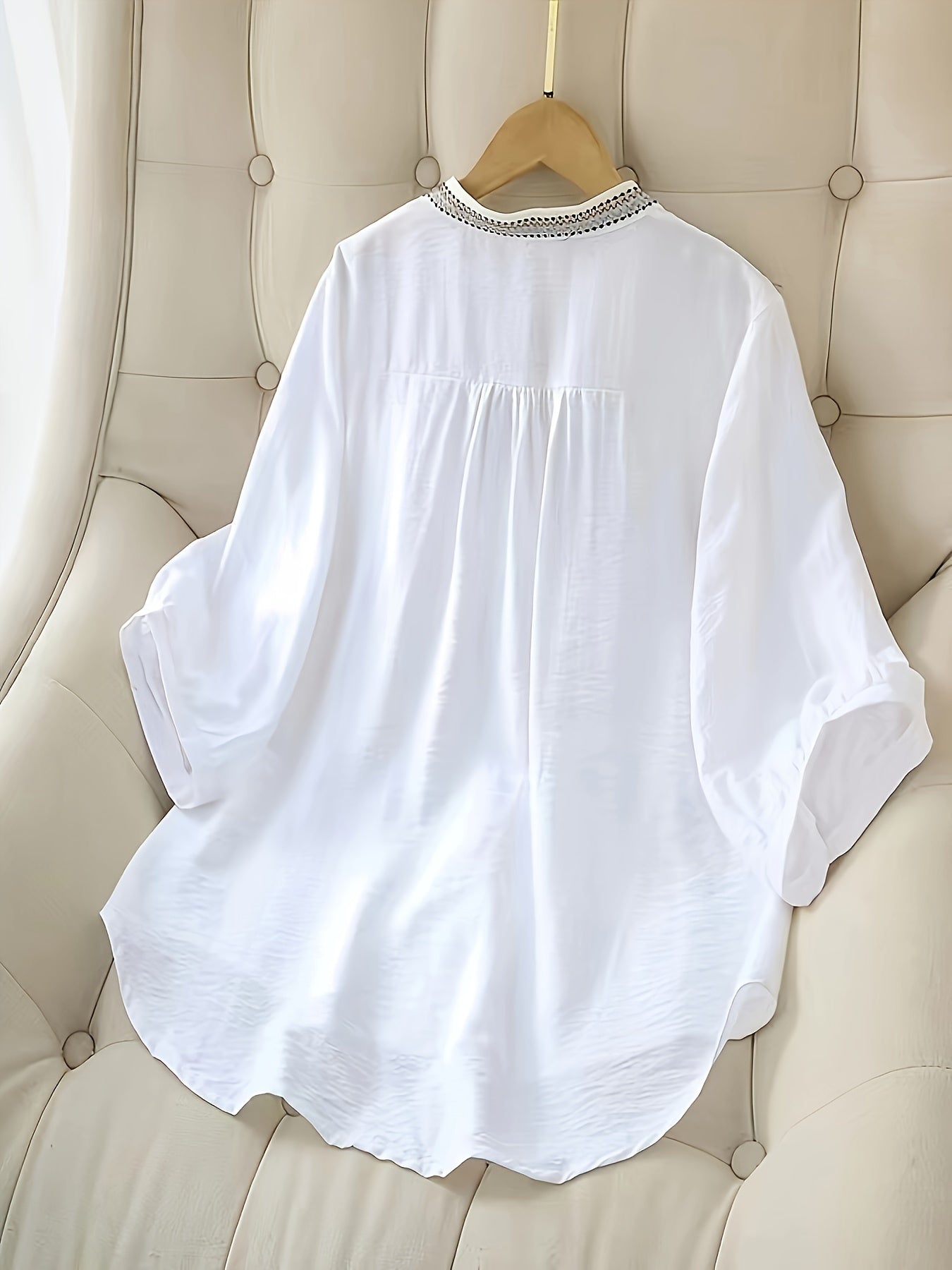 Dam Blus med Broderad Detalj och