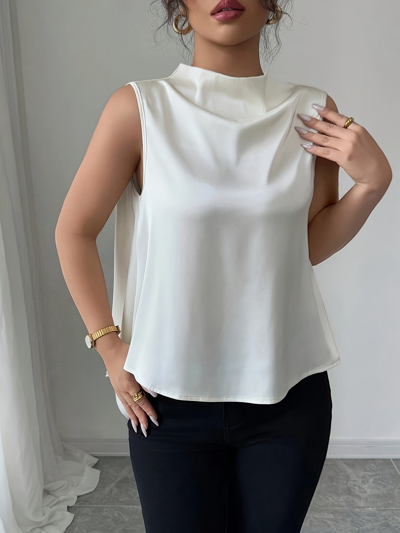 Damblus med hög krage och draperad